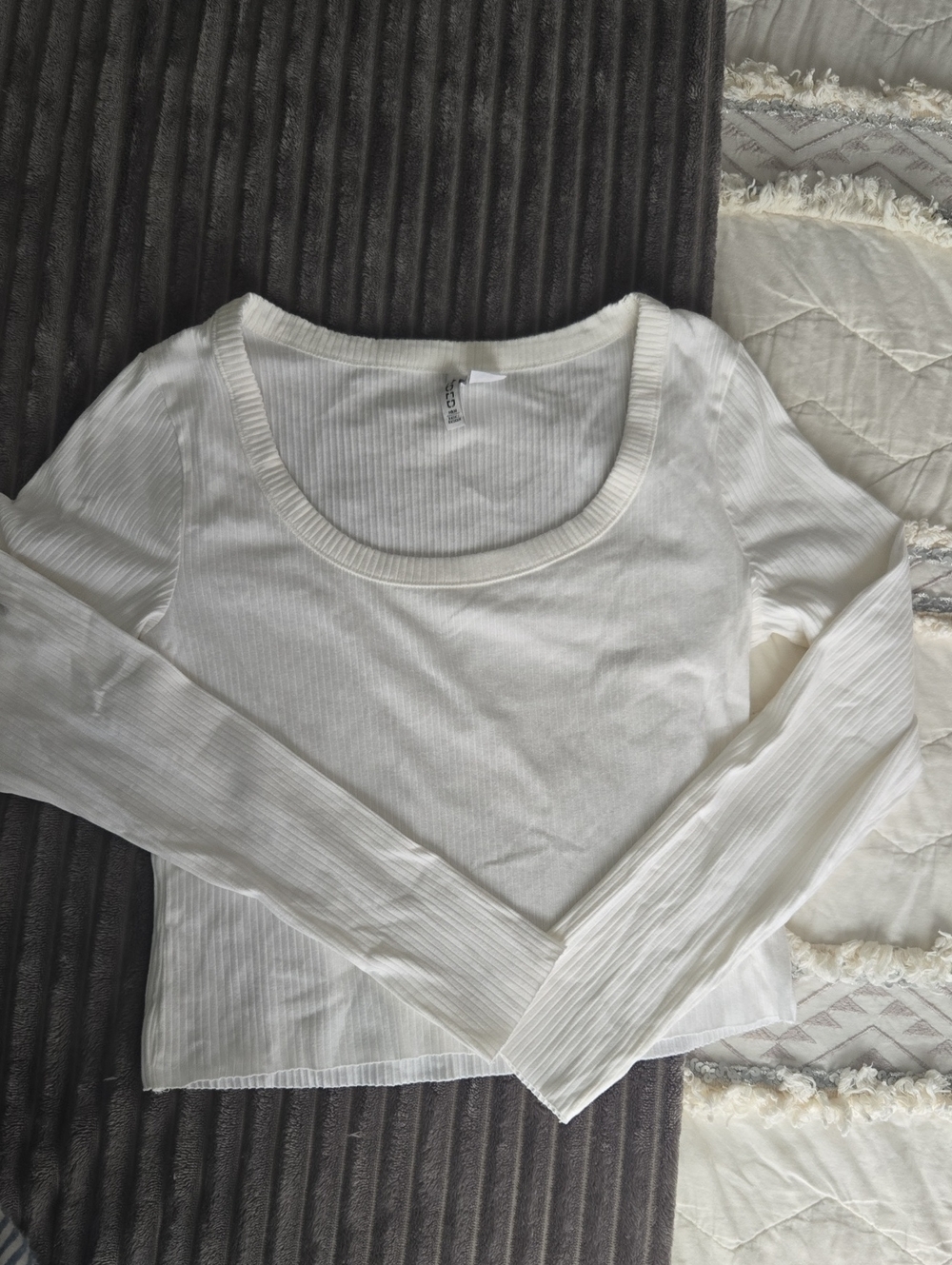 NWOT H&M White Ribbed Long Sleeve Scoop Neck Top